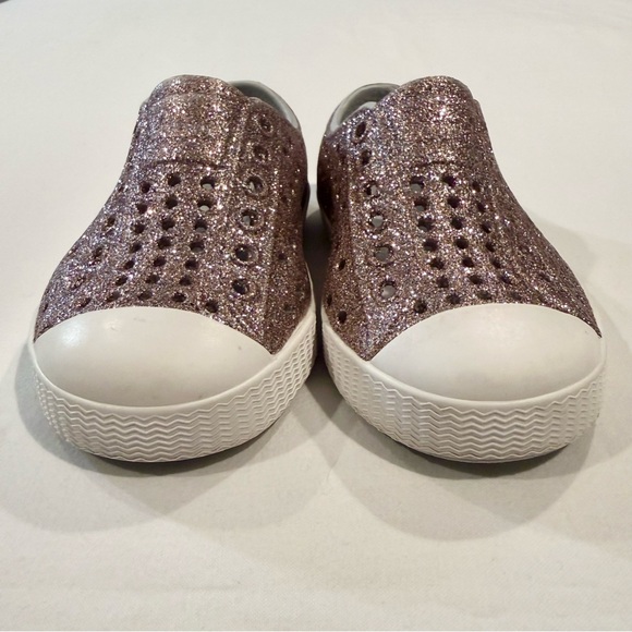 Native Shoes Jeffersons Glitter Girls 6 Metal Bling Shell White Sneakers Vegan - Picture 2 of 6